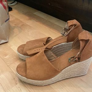 Universal Thread, espadrille wedge. Brown. Size 9.